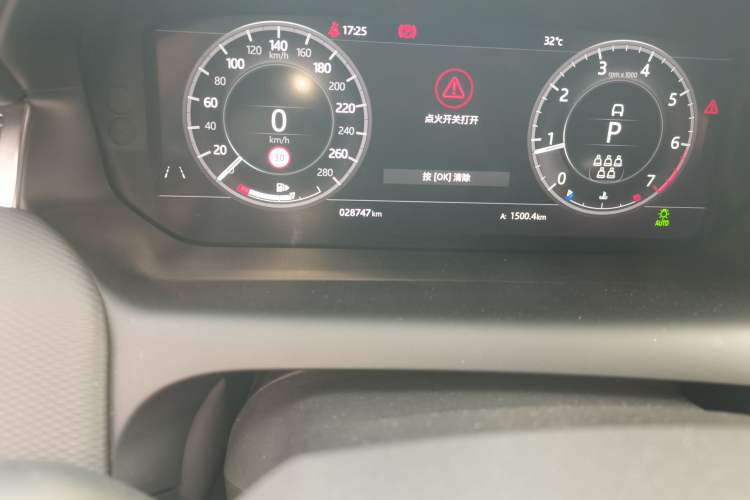 Used Land Rover Discovery Sport 2020 249 PS R-Dynamic Performance Tech Edition 7 Seats Odometer Close Up