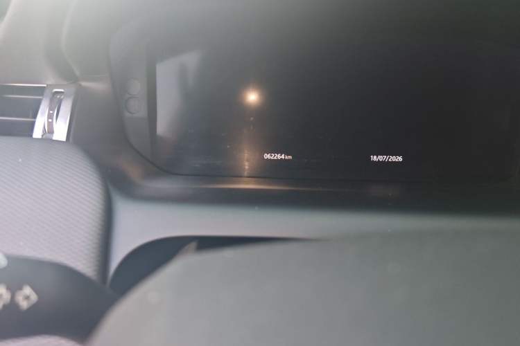 Used Land Rover Discovery Sport 2020 249 PS R-Dynamic Performance Edition Odometer Close Up