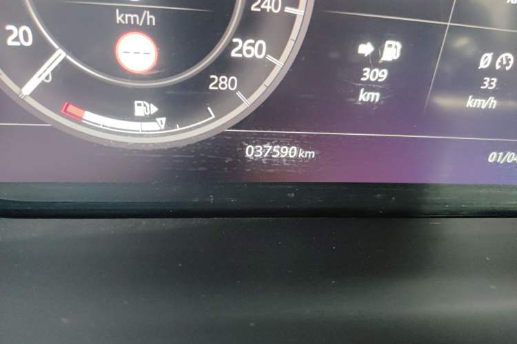 Used Land Rover Discovery Sport 2020 249 PS R-Dynamic Performance Edition Odometer Close Up