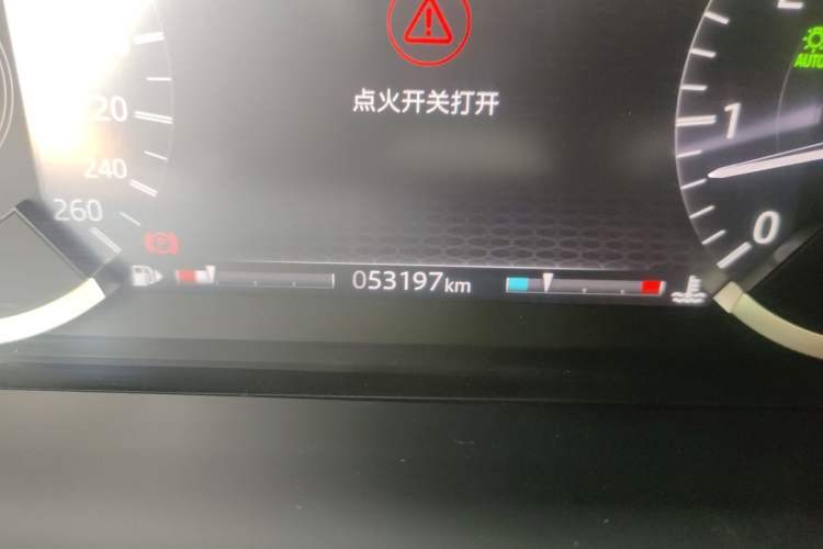 Used Land Rover Discovery Sport 2020 200 PS Family Edition Odometer Close Up