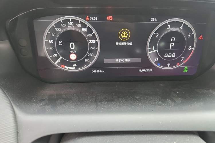 Used Land Rover Discovery Sport 2020 249 PS R-Dynamic Performance Edition Odometer Close Up