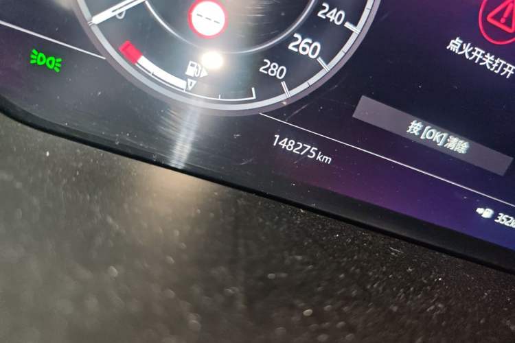 Used Land Rover Discovery Sport 2020 249 PS R-Dynamic Performance Edition Odometer Close Up
