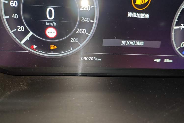 Used Land Rover Discovery Sport 2020 249 PS R-Dynamic Performance Tech Edition 5 Seats Odometer Close Up