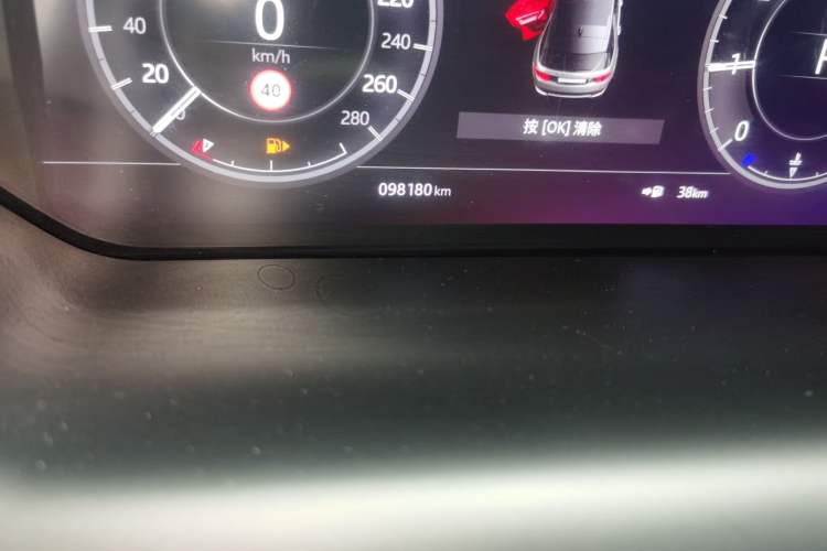 Used Land Rover Discovery Sport 2020 249 PS R-Dynamic Performance Edition Odometer Close Up