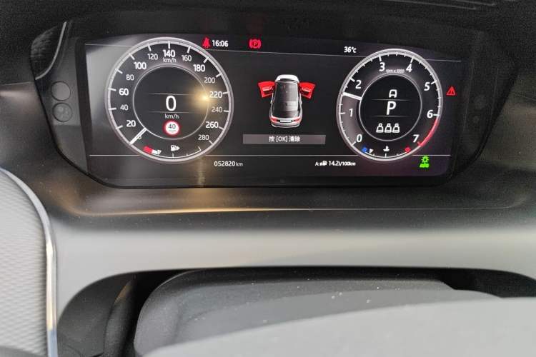 Used Land Rover Discovery Sport 2020 249 PS R-Dynamic Performance Edition Odometer Close Up