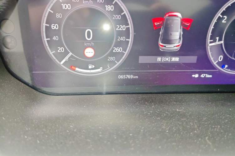 Used Land Rover Discovery Sport 2020 249 PS R-Dynamic Performance Tech Edition 7 Seats Odometer Close Up