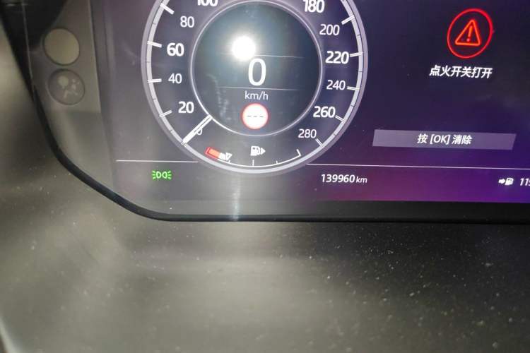 Used Land Rover Discovery Sport 2020 249 PS R-Dynamic Performance Edition Odometer Close Up