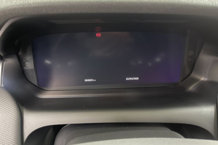 Used Land Rover Discovery Sport 2020 249 PS R-Dynamic Performance Tech Edition 7 Seats Odometer Close Up