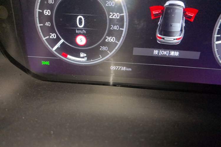 Used Land Rover Discovery Sport 2020 249 PS R-Dynamic Performance Edition Odometer Close Up