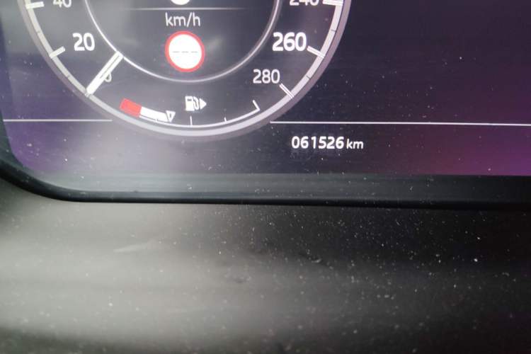 Used Land Rover Discovery Sport 2020 249 PS R-Dynamic Performance Edition Odometer Close Up