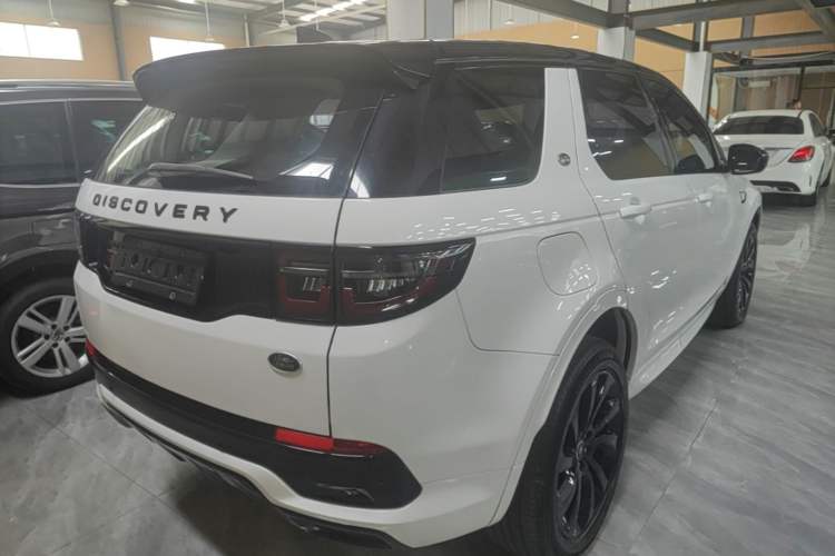 Used Land Rover Discovery Sport 2020 249 PS R-Dynamic Performance Edition Rear Right 45 Deg