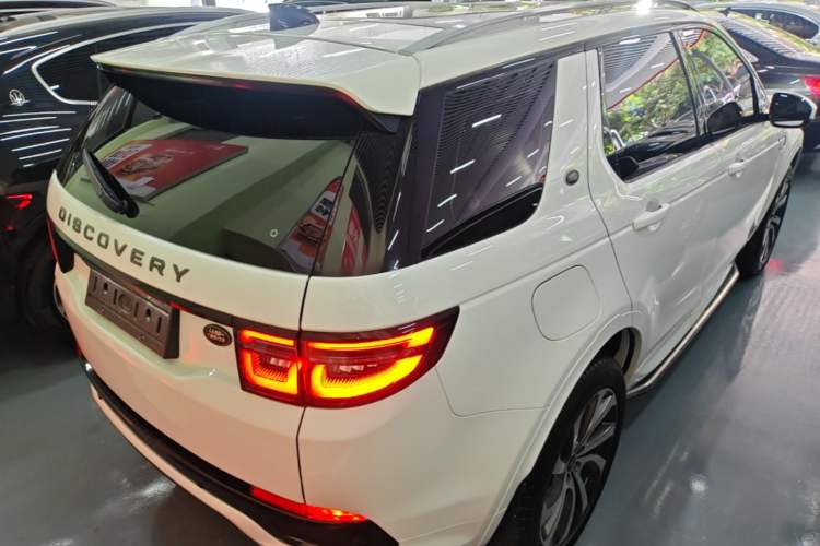 Used Land Rover Discovery Sport 2020 249 PS R-Dynamic Performance Edition Rear Right 45 Deg
