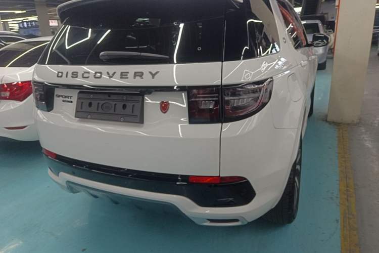 Used Land Rover Discovery Sport 2020 249 PS R-Dynamic Performance Edition Rear Right 45 Deg