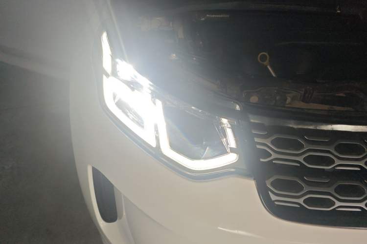 Used Land Rover Discovery Sport 2020 249 PS R-Dynamic Performance Edition Right Front Headlight