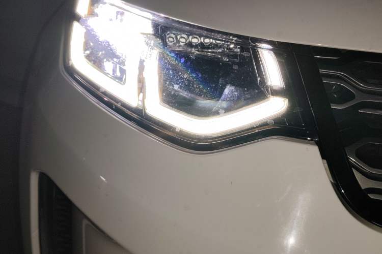 Used Land Rover Discovery Sport 2020 249 PS R-Dynamic Performance Edition Right Front Headlight