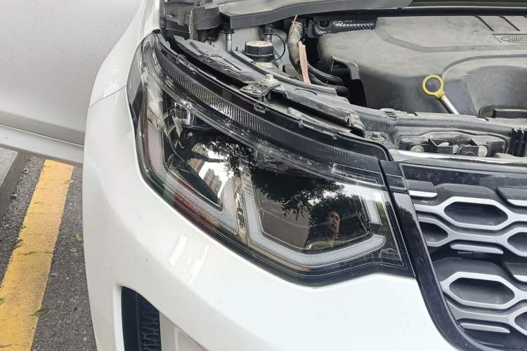 Used Land Rover Discovery Sport 2020 249 PS R-Dynamic Performance Edition Right Front Headlight
