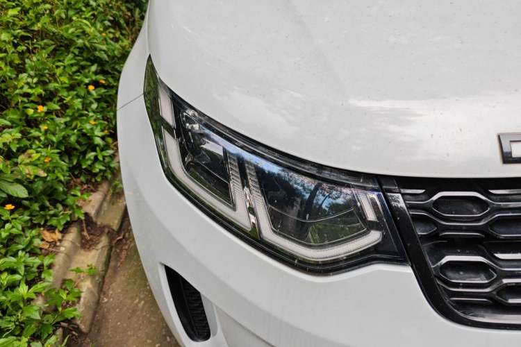 Used Land Rover Discovery Sport 2020 249 PS R-Dynamic Performance Tech Edition 5 Seats Right Front Headlight