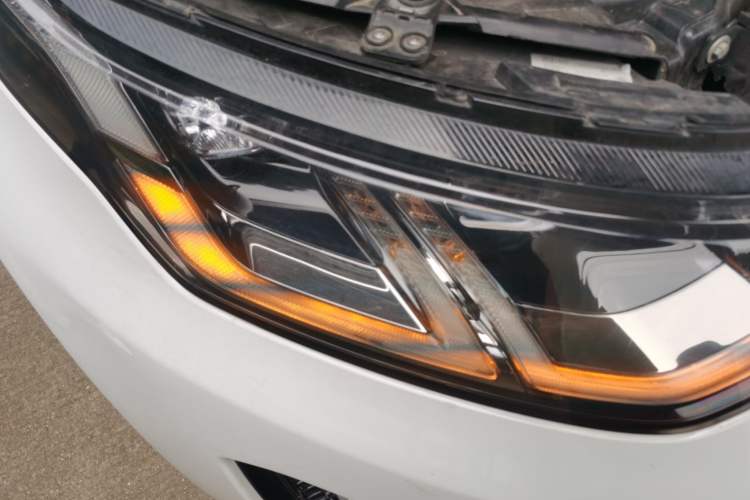 Used Land Rover Discovery Sport 2020 249 PS R-Dynamic Performance Edition Right Front Headlight