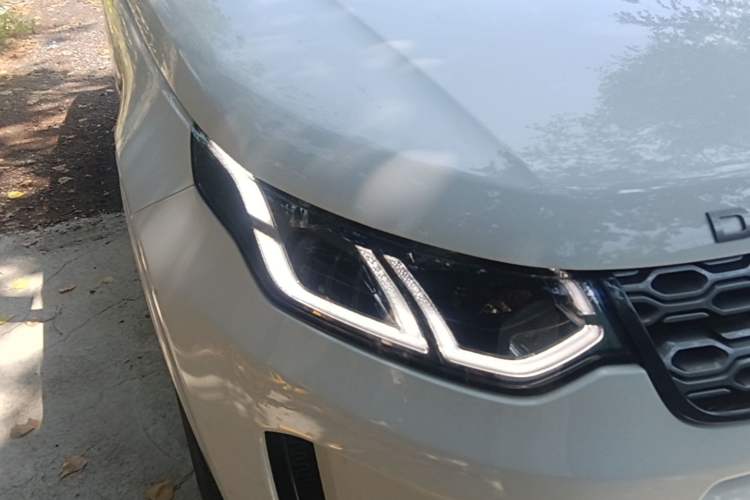 Used Land Rover Discovery Sport 2020 249 PS R-Dynamic Performance Edition Right Front Headlight