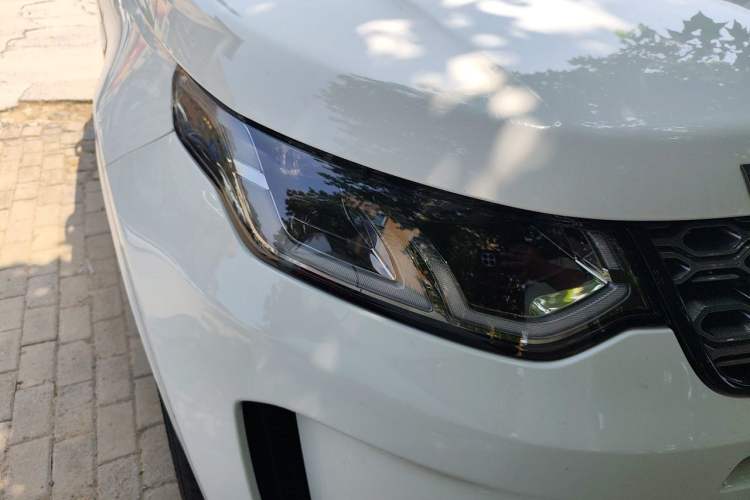 Used Land Rover Discovery Sport 2020 249 PS R-Dynamic Performance Edition Right Front Headlight