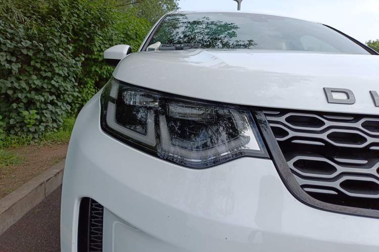 Used Land Rover Discovery Sport 2020 249 PS R-Dynamic Performance Tech Edition 5 Seats Right Front Headlight