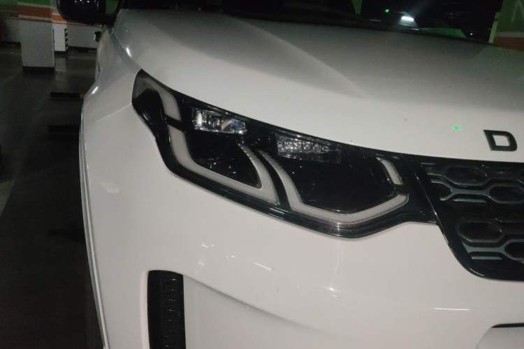 Used Land Rover Discovery Sport 2020 249 PS R-Dynamic Luxury Custom Edition Right Front Headlight