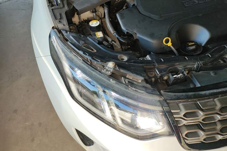 Used Land Rover Discovery Sport 2020 249 PS R-Dynamic Performance Edition Right Front Headlight