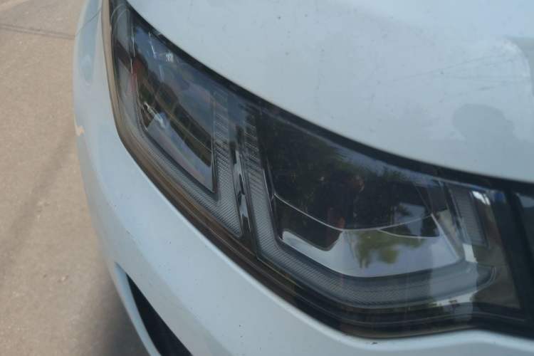 Used Land Rover Discovery Sport 2020 249 PS R-Dynamic Performance Tech Edition 7 Seats Right Front Headlight