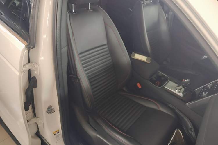 Used Land Rover Discovery Sport 2020 249 PS R-Dynamic Performance Edition Right Front Seat