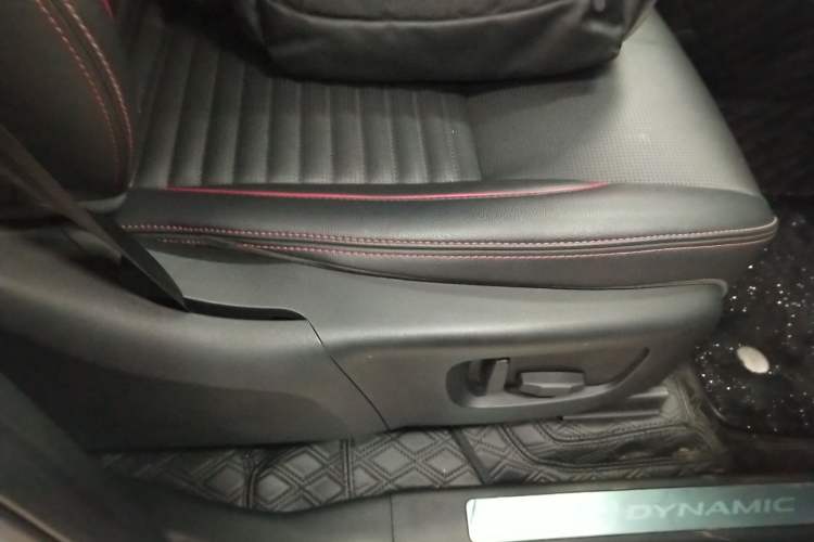 Used Land Rover Discovery Sport 2020 249 PS R-Dynamic Performance Edition Right Front Seat