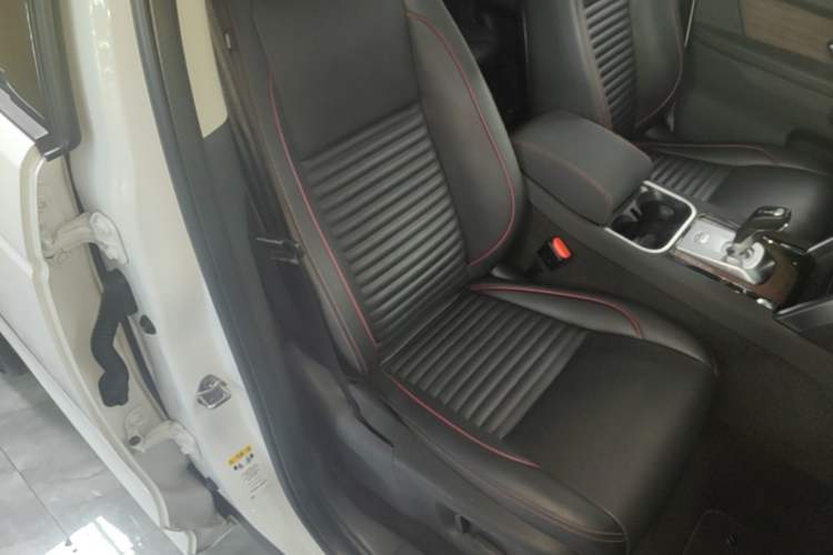 Used Land Rover Discovery Sport 2020 249 PS R-Dynamic Performance Edition Right Front Seat
