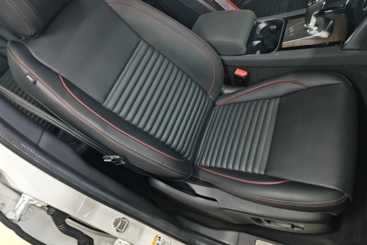 Used Land Rover Discovery Sport 2020 249 PS R-Dynamic Performance Edition Right Front Seat