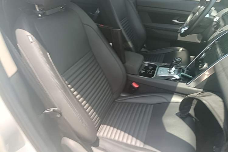 Used Land Rover Discovery Sport 2020 200 PS Family Edition Right Front Seat