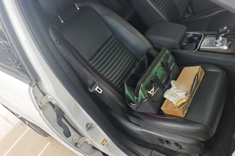 Used Land Rover Discovery Sport 2020 249 PS R-Dynamic Performance Tech Edition 7 Seats Right Front Seat