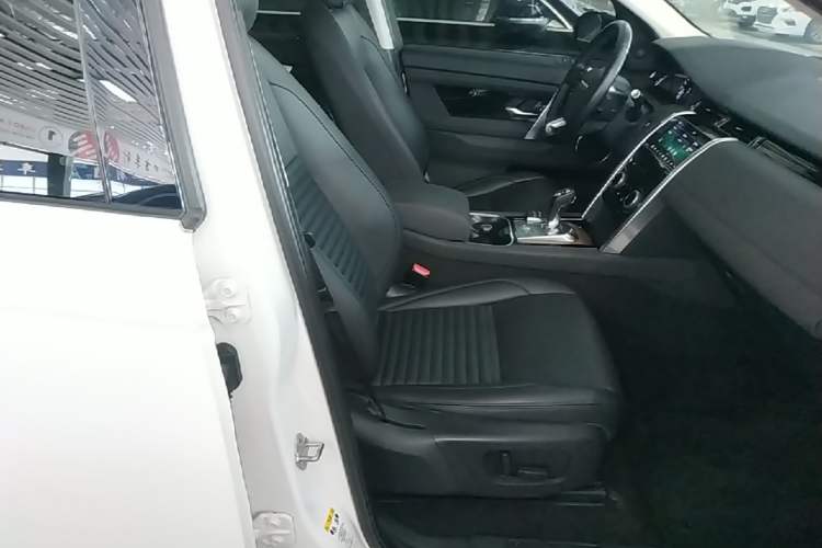 Used Land Rover Discovery Sport 2020 200 PS Family Edition Right Front Seat