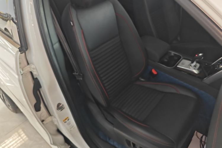 Used Land Rover Discovery Sport 2020 249 PS R-Dynamic Performance Tech Edition 5 Seats Right Front Seat