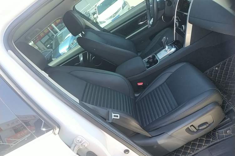 Used Land Rover Discovery Sport 2020 200 PS Family Edition Right Front Seat