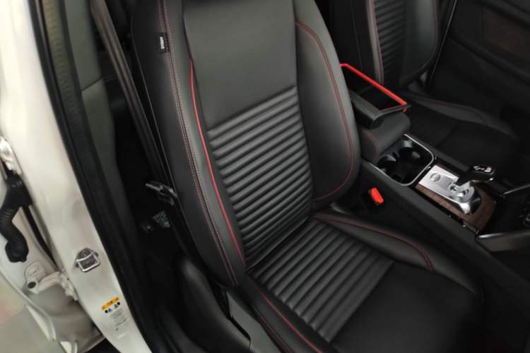 Used Land Rover Discovery Sport 2020 249 PS R-Dynamic Performance Edition Right Front Seat