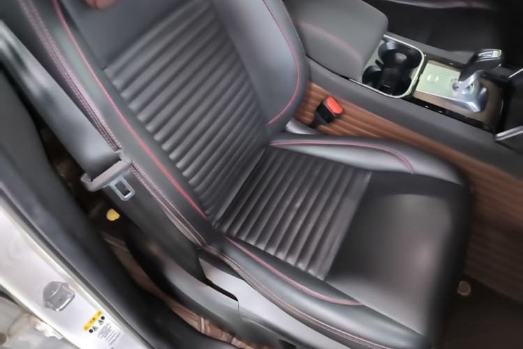 Used Land Rover Discovery Sport 2020 249 PS R-Dynamic Performance Edition Right Front Seat