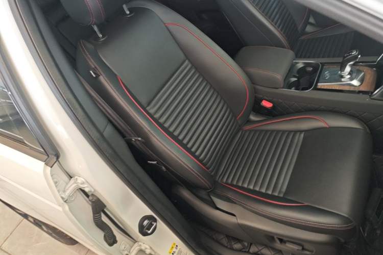 Used Land Rover Discovery Sport 2020 249 PS R-Dynamic Performance Edition Right Front Seat