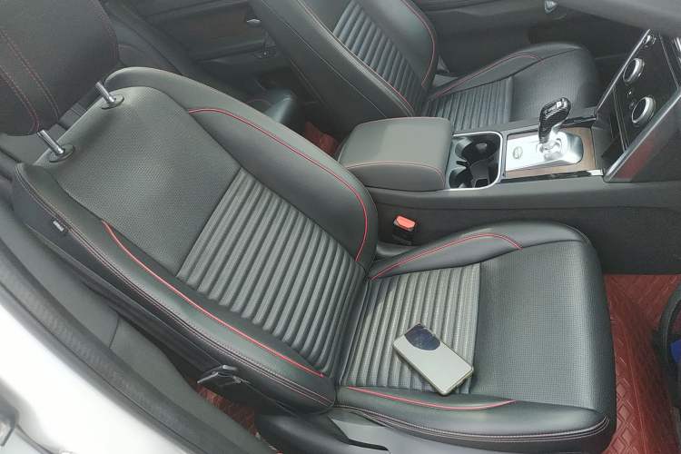 Used Land Rover Discovery Sport 2020 249 PS R-Dynamic Performance Edition Right Front Seat