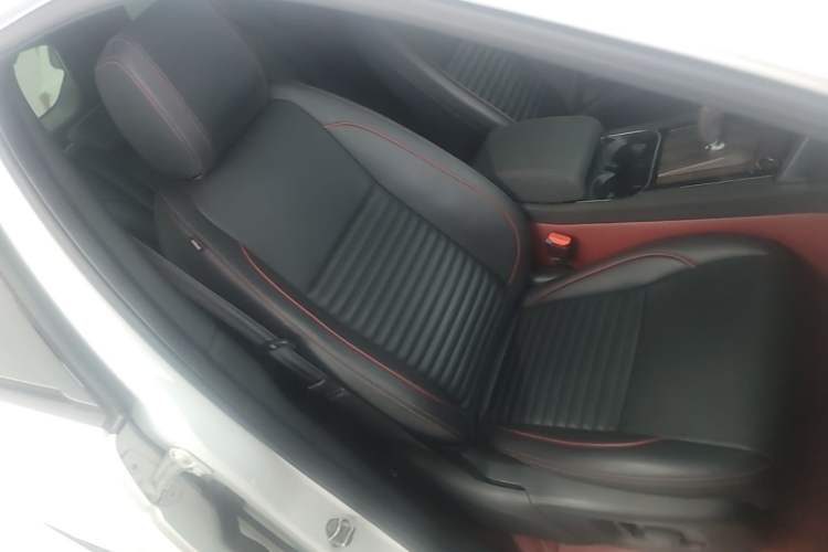 Used Land Rover Discovery Sport 2020 249 PS R-Dynamic Performance Edition Right Front Seat