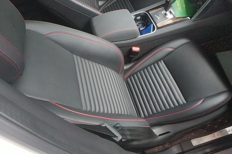 Used Land Rover Discovery Sport 2020 249 PS R-Dynamic Performance Edition Right Front Seat