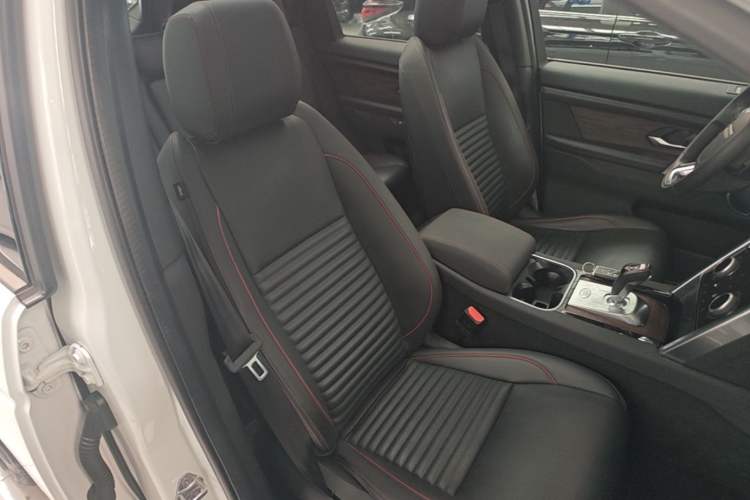 Used Land Rover Discovery Sport 2020 249 PS R-Dynamic Performance Edition Right Front Seat