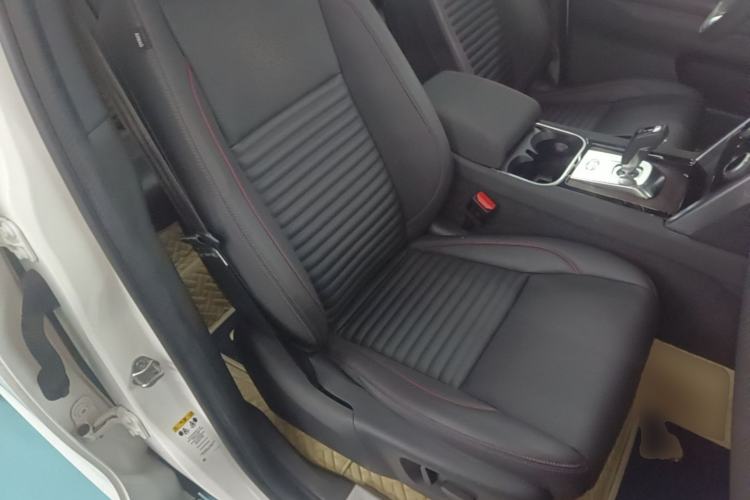 Used Land Rover Discovery Sport 2020 249 PS R-Dynamic Performance Edition Right Front Seat