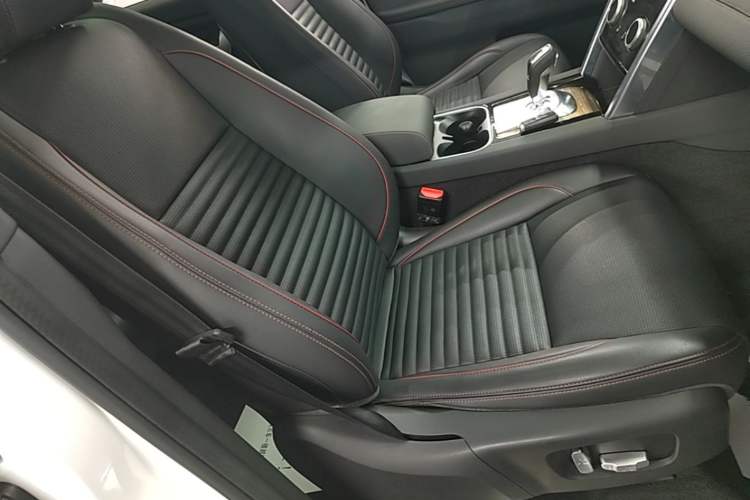 Used Land Rover Discovery Sport 2020 249 PS R-Dynamic Performance Edition Right Front Seat