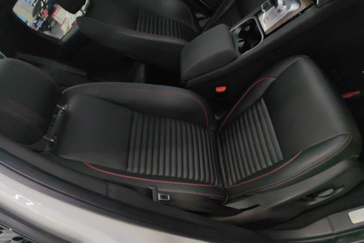 Used Land Rover Discovery Sport 2020 249 PS R-Dynamic Performance Edition Right Front Seat
