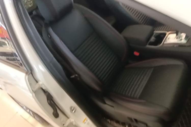 Used Land Rover Discovery Sport 2020 249 PS R-Dynamic Performance Edition Right Front Seat