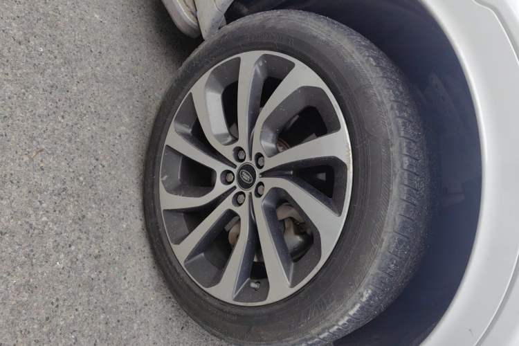 Used Land Rover Discovery Sport 2020 249 PS R-Dynamic Performance Edition Right Front Wheel Hub