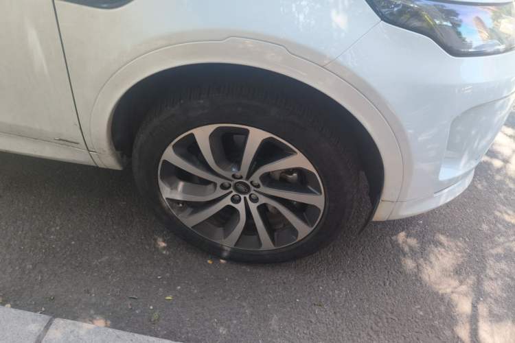 Used Land Rover Discovery Sport 2020 249 PS R-Dynamic Performance Edition Right Front Wheel Hub